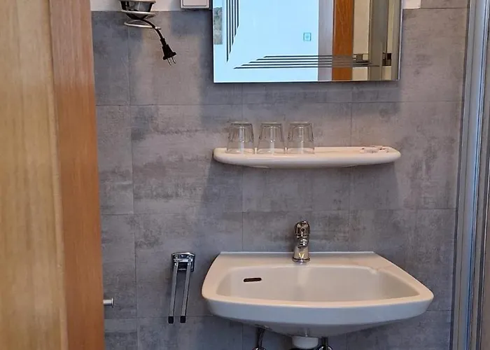 Eifelpension Brueckenschenke 住宿加早餐酒店 福斯霍芬